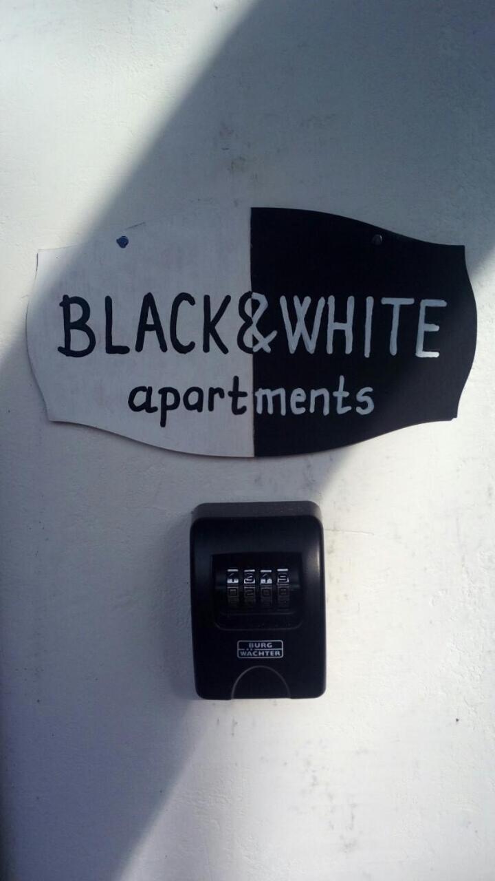 Black & White Apartments - White Eger Zewnętrze zdjęcie